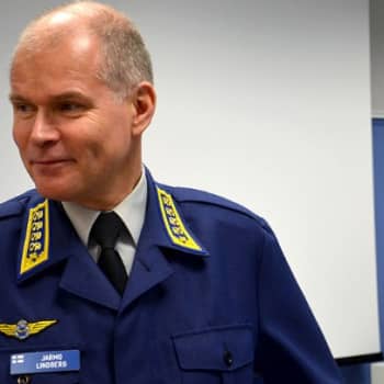 Leikola ja Lähde: Komentaja Lindberg: "En tiedä valtiota, joka puolustaisi vain osaa alueestaan"