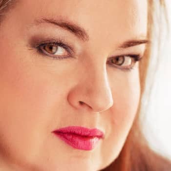 Viikon kirja: Kirjailija Pirjo Hassinen ja romaani Sauna Paradis