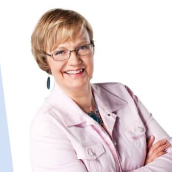 Toimittaja Hilla Blomberg tapaa eri-ikäisiä suomalaisia, jotka kertovat elämänsä muuttaneista käänteistä.