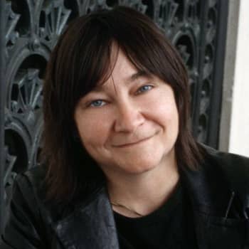 Viikon kirja: Kirjailija Ali Smithin romaanista Oli kerran kello nolla keskustelevat suomentaja Kristiina Drews ja Nadja Nowak