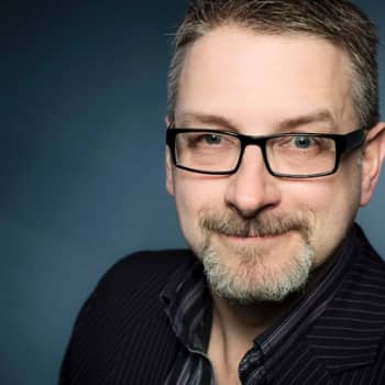 Viikon kirja: Kirjailija Marko Kilpi ja Nadja Nowak keskustelevat rikosromaanista Kuolematon