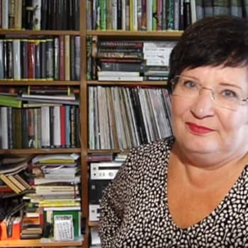 Syntymäpäiväsankari: "Suomentajan on mentävä kirjan hahmojen nahkoihin."