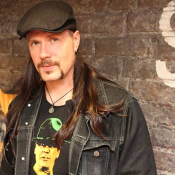 Haastattelussa Poisonblack-yhtyeen Ville Laihiala