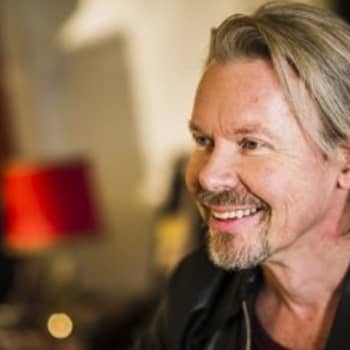 Miia Krause: J. Karjalainen: "Laulunteko on alkemiaa"