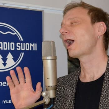 Yövieras: Ismo Alanko löytyy laulujen sanoista