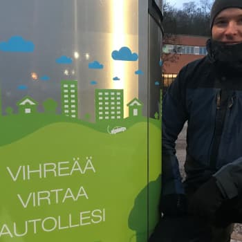 Sähkö- ja pistokehybridiautot yleistyvät, niin myös latauspisteet - mutta miten sellaisen voi saada omaan kotiin?