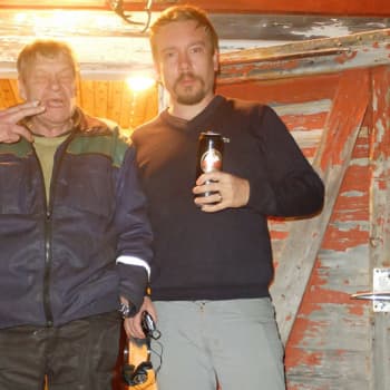 Diskoileva kirjastoautokuski, ennustajaeukko ja Mustan Seppo