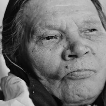 70-vuotias Briitta Mattus joikaa 1955