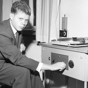 Miksi radiossa lauletaan vieraalla kielellä?