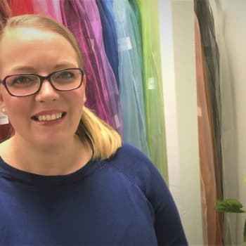 Suomen parhaaksi hääsuunnittelijaksi valittu Anu Beadle myöhästyi omista häistään, mutta muiden juhlissa aikataulu pitää