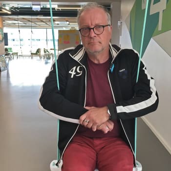 Matti Rönkä: Heittäydyn kellumaan tarinan aaltoon