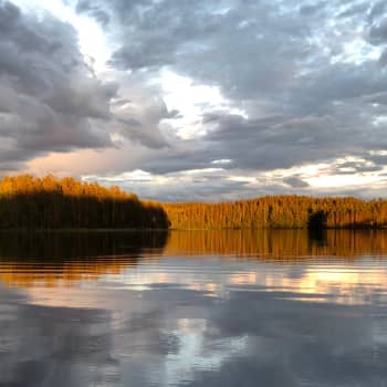 Kesäyö kanootissa