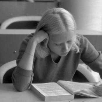Millainen oli tyttökirjojen Suomi 1950-luvulla?