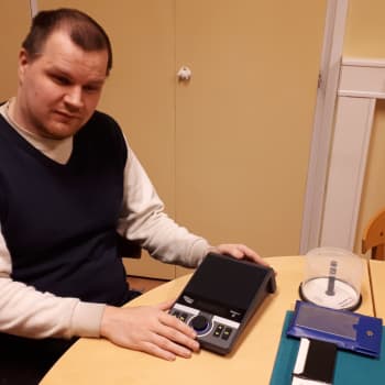 Keski-Suomen näkövmmaisten äänilehti Sentteri palvelee nyt digitaalisena - silti myös vapaaehtoisia lukijoita tarvitaan edelleen