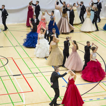 Vanhojen tansseihin valmistaudutaan huolella