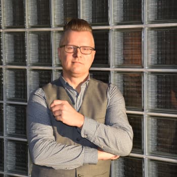 Haamukirjoittajat luovat deittisivustojen valeprofiileja — "Fakeprofiilien luominen on ollut ehkä eniten sieluun sattuva työ"