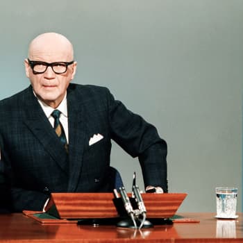 Presidentiksi poikkeuslailla, Kekkosen tapaan?