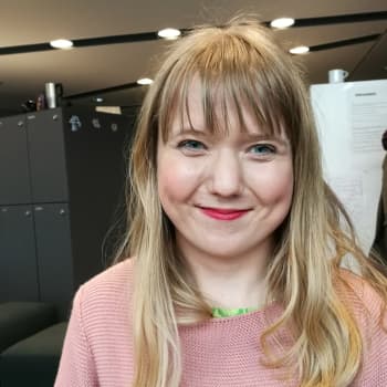 Nykykansanmusiikkia - kanteleensoittaja/säveltäjä Sanni Virta