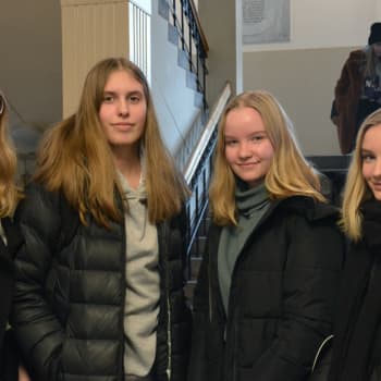 Abiturienter tycker att det är orättvist att studentskrivningarna tidigareläggs