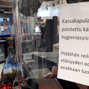 Pisarasuojista käteisohjeisiin - kaupat suojaavat henkilöstöään koronaviruksen varalta