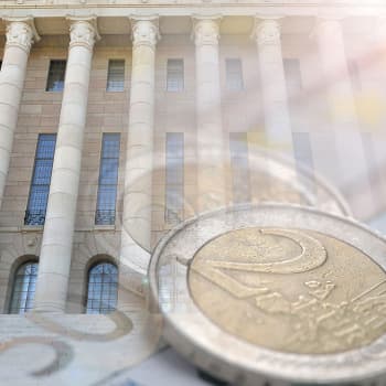Politiikkaradiossa arvioitiin koronan talousvaikutuksia Suomessa - "monilla aloilla tuotanto supistuu 100 prosenttia"