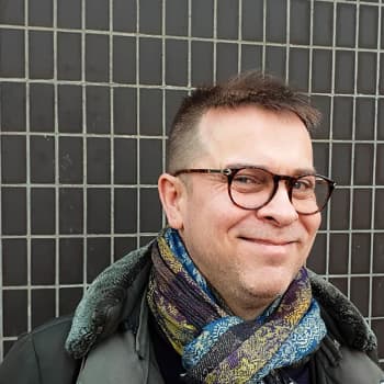 Kuusi kuvaa jazzmuusikko Jukka Perkon elämästä