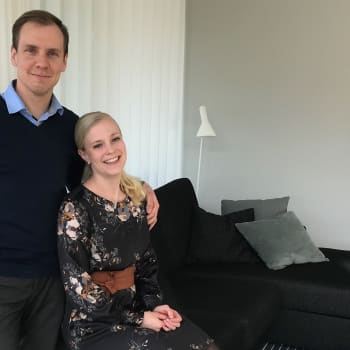 Korona siirtää turkulaisparin häitä - morsian stressaa, mahtuuko enää hääpukuunsa