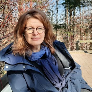 Lärarna saknar arbetstelefoner, utsatta elever behöver mer kontakt