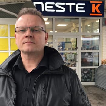 Maakuntarajan sulkeminen hyydytti kaupan liikenneasemalla - nyt kauppiasta huolettaa leviääkö korona vilkkaammin