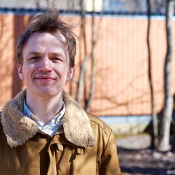 Komiker Alfred Backa om humor i Coronatider