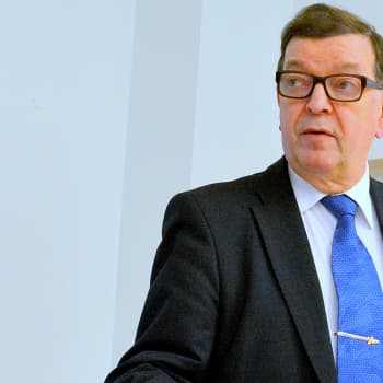 'Urho ja hänen kisällinsä' -näytelmäkin liittyy Eurooppa-politiikkaan, kertoo pakinassaan eurokansanedustaja Paavo