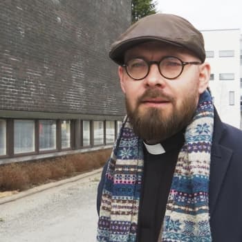 Korona on mullistanut seurakuntien toiminnan – myös hautajaisten striimaamiseen kannustetaan
