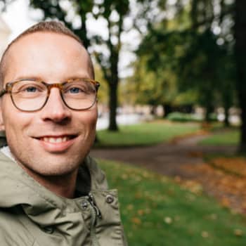 Hur ser första majdemonstrationerna ut i framtiden? I Tyskland vill man börja tävla i fotboll igen - hur kunde det`gå till?