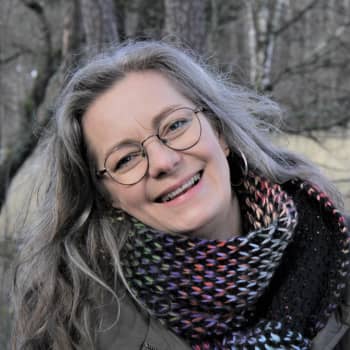 On hyvä opetella nauramaan, vaikka ei naurattaisi - naurujoogaohjaaja Essi Tolonen kertoo nauramisen terveysvaikutuksista