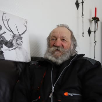 Maid árvala Rájá-Jon Johanas, go áhččerohkki šattai Ruošša ávvuplákahta modeallan?
