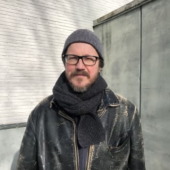 Kuusi kuvaa pappi ja kirjailija Kai Sadinmaan elämästä
