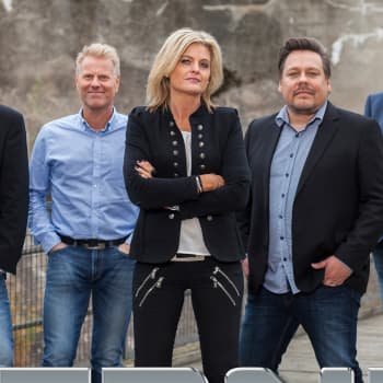 Titanix poppar upp Ann-Louise Hansons gamla hit