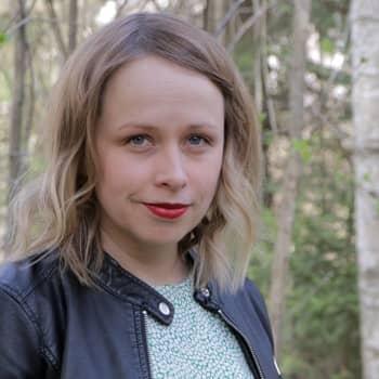 Ylen viestinnän asiantuntija Anne-Mari Rajala rakastaa audiota sen kaikissa muodoissa
