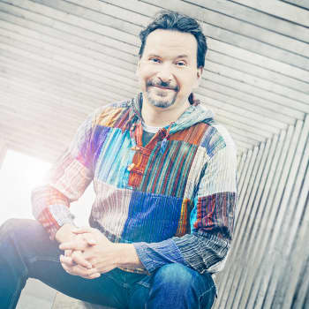 Amirin flamenco kaikuu Córdoban moskeijassa, Makedonian Balkan-bändi listaykköseksi