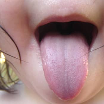 "Haluaisin olla mummin ja vaarin kanssa" - lasten kesätoiveissa kuuluu toive sukulaisten tapaamisista