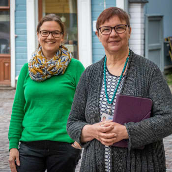 Fredagskaffe med Malin Lönnroth och Christel Liljeström: "Frisk luft och kall öl"