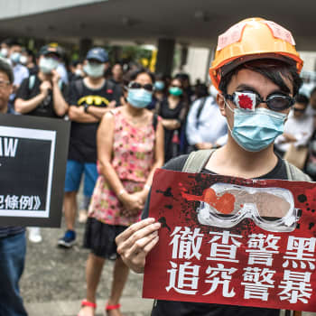 Kiina murentaa Hongkongin asemaa