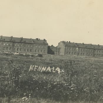 Sisällissota 1918 - punaiset muistot: Härskiintynyttä silliä ja piikkilankaleipää: vankileirin arkea (Elli Nurminen, Lempäälä)