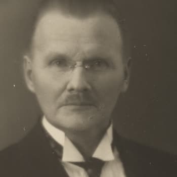 1917 Konrad Lehtimäki ja romaani Ylös helvetistä