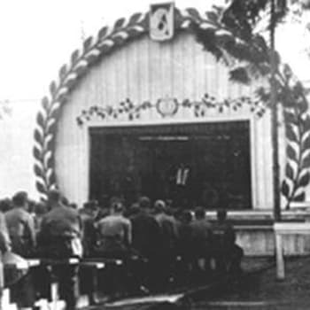 Mikrofoni vierailee tivolissa (1935)