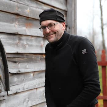 Tuomo Huusko lea guhká bargan sámebáhppán – Dál Anára girkohearrá jietna gullo Mumeniid Hemulan guvttiin sámegielain