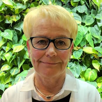 YLE Helsinki: Vuoden kotitalousopettaja Riitta Heljala: ”Joillekin oppilaille appelsiinin kuoriminen on outo operaatio”