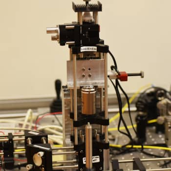 Fysiikan Nobel 2018 laserfysiikkaan: tutkijat kehittivät optisen pinsetin ja lyhyet voimakkaat laserpulssit