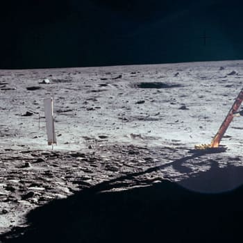 Neil Armstrong landar Örnen på månen