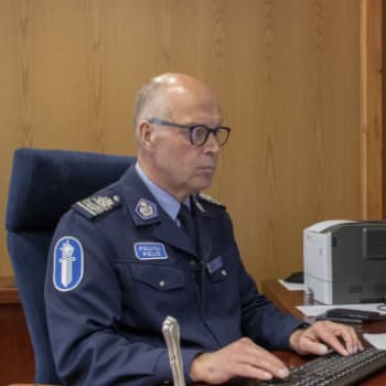 Oulun poliisilaitoksen eläköityvä poliisipäällikkö Sauli Kuha on nähnyt urallaan paljon: vihapuheen määrä kuitenkin yllätti